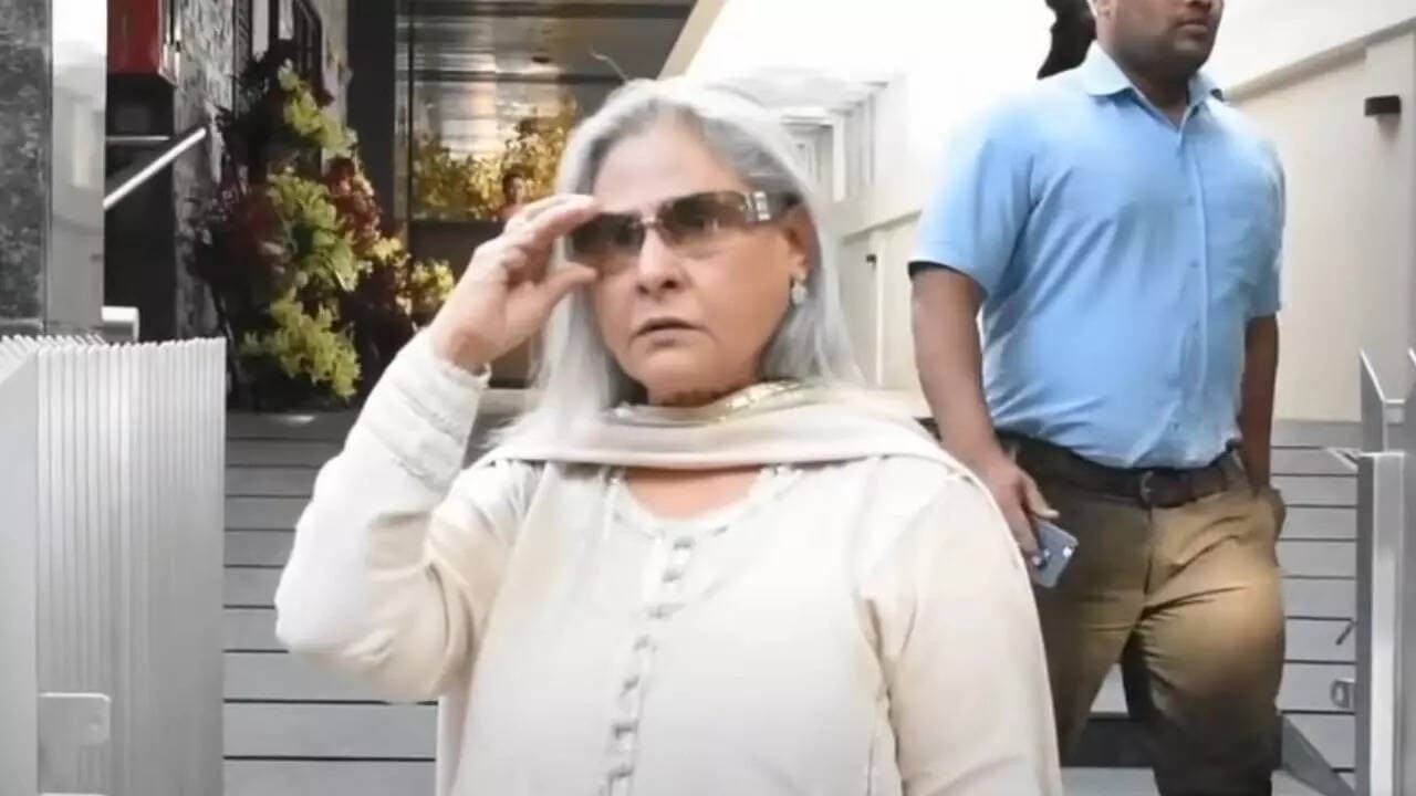 Jaya Bachchan takes a dig at young actors who tip off paps